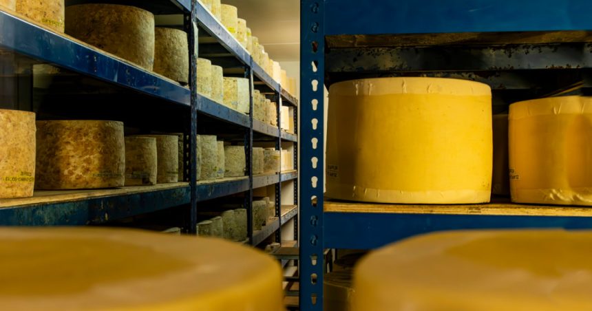 barbat arestat in marea britanie in legatura cu furtul a 22 de tone de cheddar jamie oliver s a implicat in gasirea lui 6723ba5fcaae2