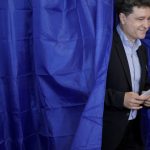 camera deputatilor a votat legea pentru ca referendumul lui nicusor dan sa se desfasoare in aceleasi sectii cu alegerile prezidentiale 67212bbc6f40c