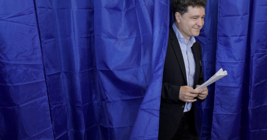 camera deputatilor a votat legea pentru ca referendumul lui nicusor dan sa se desfasoare in aceleasi sectii cu alegerile prezidentiale 67212bbc6f40c