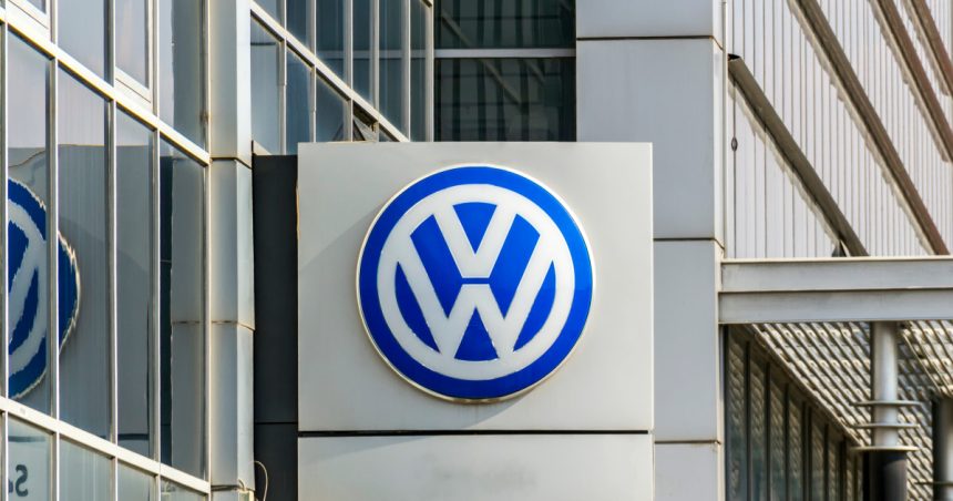 Tensiuni între personal și management la Volkswagen, în contextul declinului accentuat al profiturilor. Criza industriei auto din Germania. 1 confruntari intre angajati si conducere la volkswagen pe fondul scaderii vertiginoase a profiturilor marasmul industriei auto germane 67227921c4581
