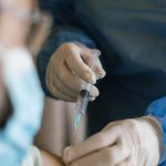 covid 19 sase angajati care au fost concediati pentru ca au refuzat vaccinul au primit cate un milion de dolari fiecare 672148b6e5564