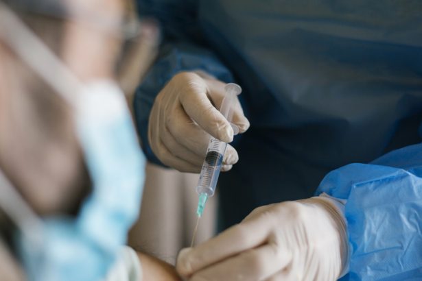covid 19 sase angajati care au fost concediati pentru ca au refuzat vaccinul au primit cate un milion de dolari fiecare 672148b6e5564