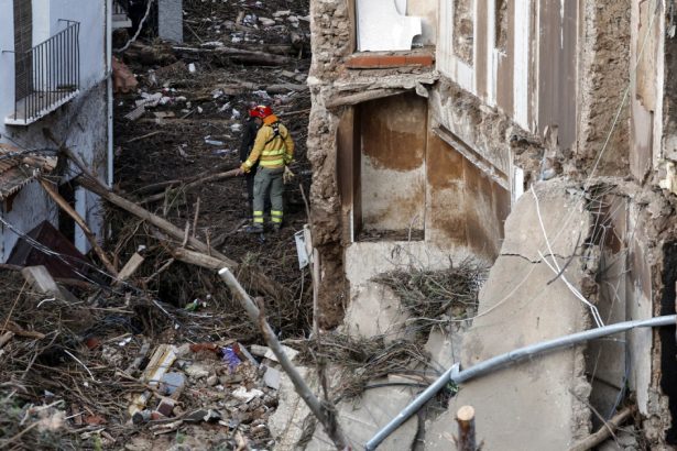galerie foto inundatii in spania ultimele cuvinte ale unor romani catre fiica lor suna la 112 nu scapam de aici 672368241cb08
