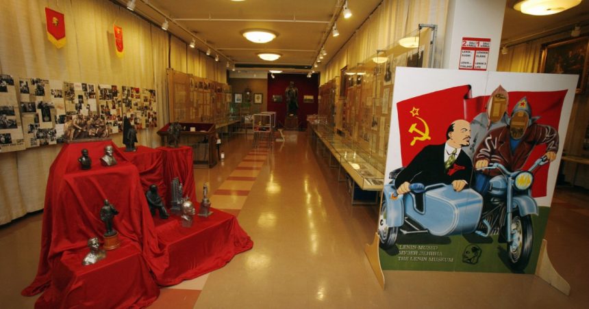 Ultimul muzeu european dedicat lui Lelin își va închide porțile. Critici și speculații în Rusia conspiraționistă. 1 galerie foto ultimul muzeu european dedicat lui lelin isi va inchide portile critici si speculatii in conspirationiste rusia 67235ca921ee9