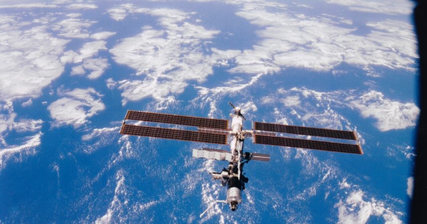 Un experiment științific dezvoltat în România va fi efectuat la bordul Stației Spațiale Internaționale. Care sunt detaliile cercetării? 1 la bordul statiei spatiale internationale va fi realizat un experiment stiintific dezvoltat in romania in ce va consta cercetarea 672282809c4b1