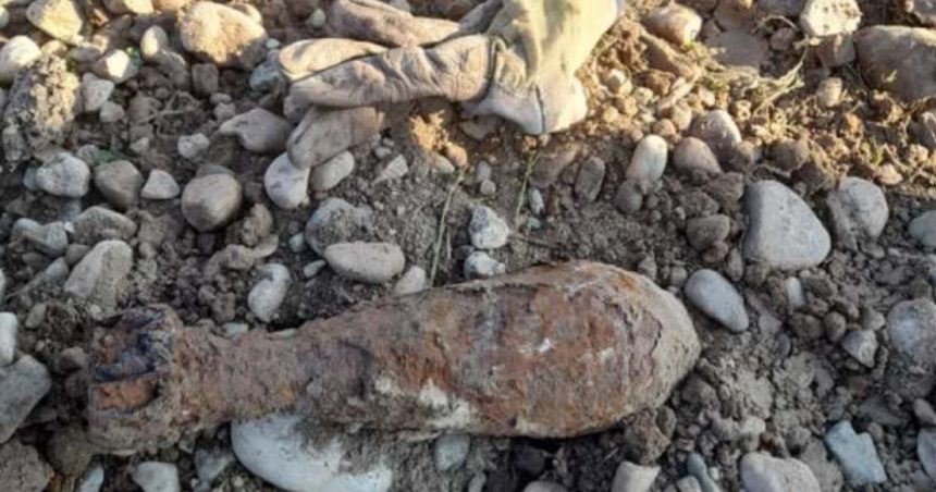 O mină neexplodată din Al Doilea Război Mondial, găsită pe o stradă din județul Bihor 1 o bomba neexplodata din al doilea razboi mondial descoperita pe o strada din judetul bihor 672207e1374b2