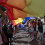 Reprezentanții LGBTI organizează un marș de protest sâmbătă în Capitală pentru a solicita politicienilor legalizarea parteneriatului civil. 2 reprezentantii lgbti fac un mars de protest sambata in capitala ei cer politicienilor legalizarea parteneriatului civil 67212c2dda92a
