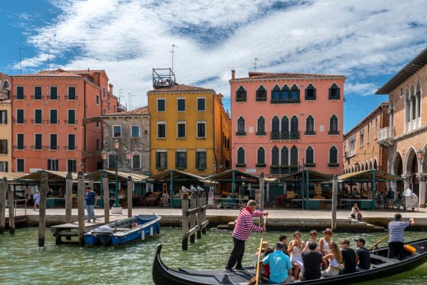 venetia va extinde taxarea turistilor si in 2025 ce spera primarul sa obtina 67212cfc30ddd