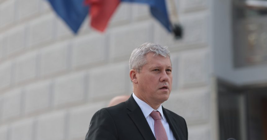 Predoiu, mesaj de Ziua Armatei: Faptele de eroism ale militarilor români rămân întipărite în memoria colectivă și constituie un model de urmat. 1 video predoiu mesaj de ziua armatei actele de eroism ale militarilor romani raman gravate in memoria colectiva si reprezinta un exemplu 6721268cb363e