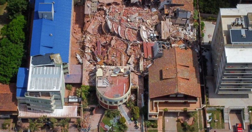 Un hotel s-a prăbușit în Argentina, provocând moartea unei persoane și căutări sub dărâmături pentru altele. 1 video un hotel s a prabusit in argentina cel putin o persoana a murit si mai multe sunt cautate sub daramaturi 6721d0769accd