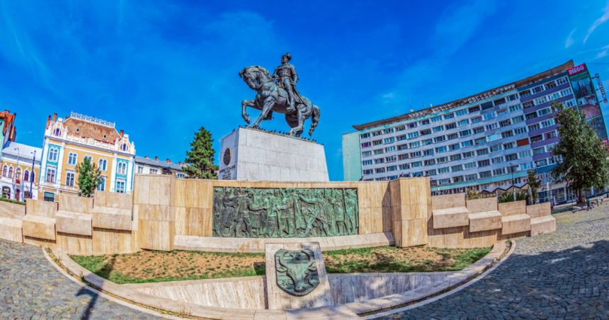 apartament cu doua camere scos la vanzare cu 340 000 euro in cluj ironii pe retelele sociale e inclusa si statuia cu cal cu tot 6728ae5f0517f