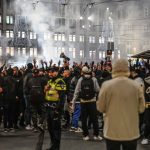 au cerut sa le arat pasaportul si apoi m au luat la bataie marturii ale suporterilor israelieni despre violentele din amsterdam 672f6208ec3b9