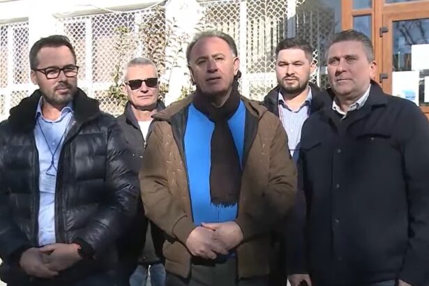 aur constanta cu alai la sectiile de vot murad vlahu si cupsa au votat pentru ca este nevoie de un nou stat avem nevoie de oameni care sa le bata inima pentru romania 674343cc2b2e9