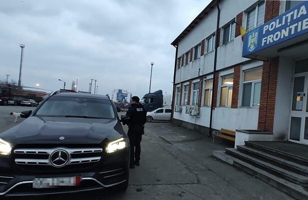 autoturism de lux cautat de autoritatile din franta descoperit in portul constanta 674afa056bf99