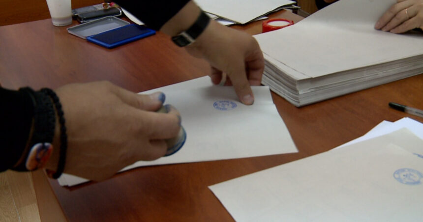 BEC le-a solicitat celor care renumără voturile să mențină confidențialitatea rezultatelor, iar USR susține că aceasta este o strategie de fraudare. 1 bec le a transmis celor care renumara voturile sa pastreze confidentialitatea rezultatelor usr acuza ca e un plan de fraudare 6749b6347b264