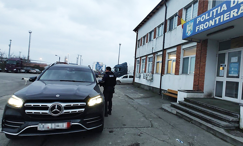 bolid de lux cautat de politistii francezi descoperit in portul constanta urma sa fie trimis in turcia 674ac8c4671f8