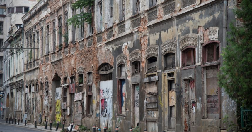 „Oraşul se prăbuşeşte asupra noastră”. Avertizare referitoare la clădirile cu risc seismic din Capitală. Câte imobile au fost consolidate în ultimele 30 de ani. 1 cade orasul pe noi avertisment privind cladirile cu risc seismic din capitala cate imobile au fost consolidate in 30 de ani 6727741539e15