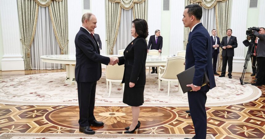 Ce câștigă Coreea de Nord pentru trimiterea trupelor să combată alături de Rusia. „Acoperă jumătate din cererea anuală” 1 ce obtine coreea de nord in schimbul trupelor trimise sa lupte alaturi de rusia acopera jumatate din cererea anuala 672a4d38debb1