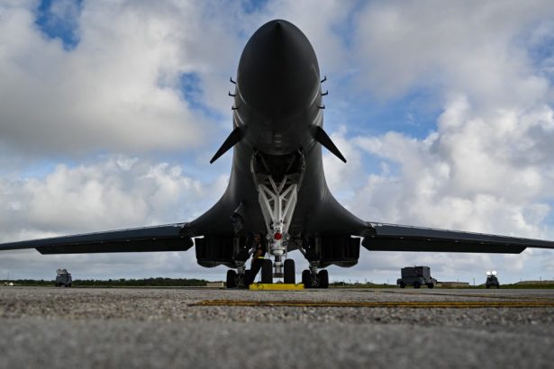 cel mai puternic bombardier strategic american a fost desfasurat pentru exercitii aeriene in peninsula coreeana 67275382ede39