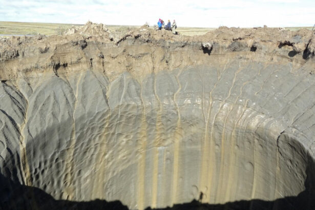 cercetatorii au descoperit cauza fenomenului misterios al craterelor explozive din siberia un semn terifiant ca arctica se schimba 6738a6c70793f