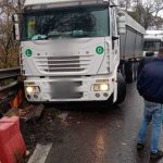Circulația este restricționată pe Valea Oltului, după ce un TIR încărcat cu cereale a derapat, a lovit un parapet și a rămas blocat pe drum. 3 circulatie restrictionata pe valea oltului dupa ce un tir incarcat cu cereale a derapat a lovit un parapet si a ramas blocat pe sosea 67333a5a93b65