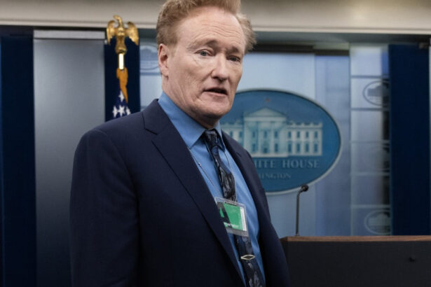 conan obrien va prezenta a 97 a editie a premiilor oscar este persoana perfecta pentru aceasta celebrare a filmului 6746e3d2da66a