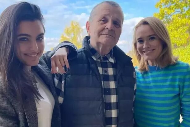 cum a aparut andreea esca pe podiumul de moda alaturi de tatal ei care are 86 de ani au defilat in hainele create de alexia eram 67496b3bed8fa