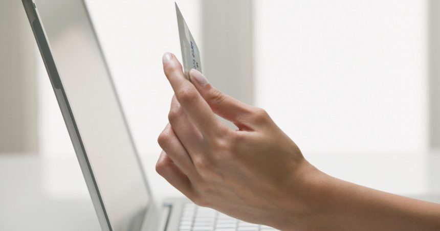 Cum încearcă magazinele online să afecteze comportamentul consumatorilor de „Black Friday” 1 cum incearca magazinele online sa influenteze comportamentul oamenilor de black friday 67290be58c3d0