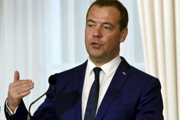dmitri medvedev ameninta cu o riposta nucleara a rusiei daca occidentul va dota ucraina cu arme atomice 6745ba278cdd8