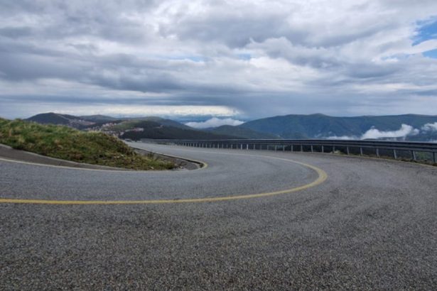drumul catre partia transalpina a intrat in reabilitare traficul e ingreunat in zonele in care se lucreaza 6729a92854356