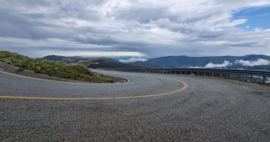 drumul catre partia transalpina a intrat in reabilitare traficul e ingreunat in zonele in care se lucreaza 6729a92854356