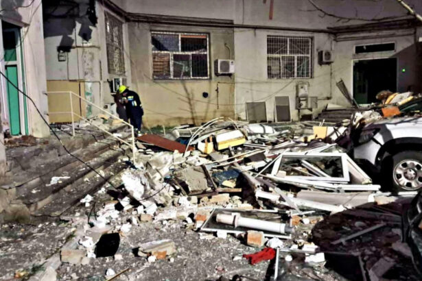 explozie intr un bloc din braila 40 de adulti si 9 copii au fost evacuati 16 apartamente si o gradinita afectate 673c517ba72b9