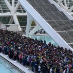 foto imagini emotionante cu mii de voluntari stransi in orasul artelor si stiintelor din valencia sa ajute oamenii afectati de inundatii 6726596ccec7d