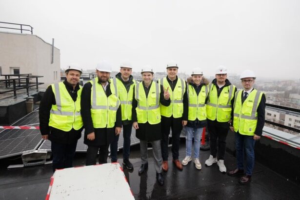 foto inedit ppc care a preluat afacerea enel din romania pune panouri fotovoltaice pe un bloc dintr un cartier bucurestean guvernul lanseaza programul urban up 6749f5da1c0a3