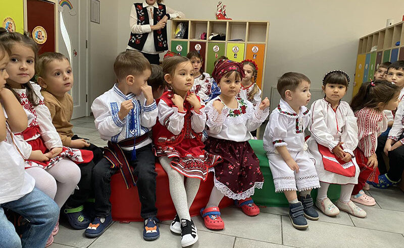 Micuții de la grădinițele din Cumpăna au sărbătorit Ziua Națională a României 1 foto micutii de la gradinitele din cumpana au sarbatorit ziua nationala a romaniei 674a129129110
