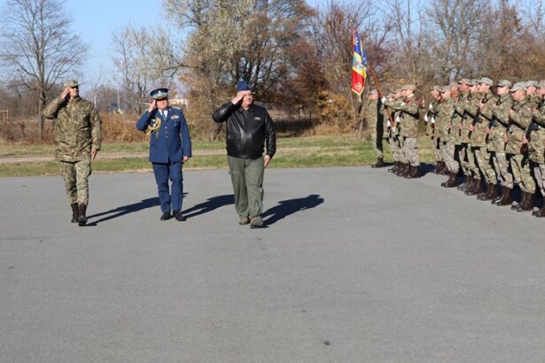 foto s a schimbat comanda la scoala de instruire pentru aparare antiaeriana valeriu calin noul comandant dupa pensionarea lui viorel bitan 6745d72326743