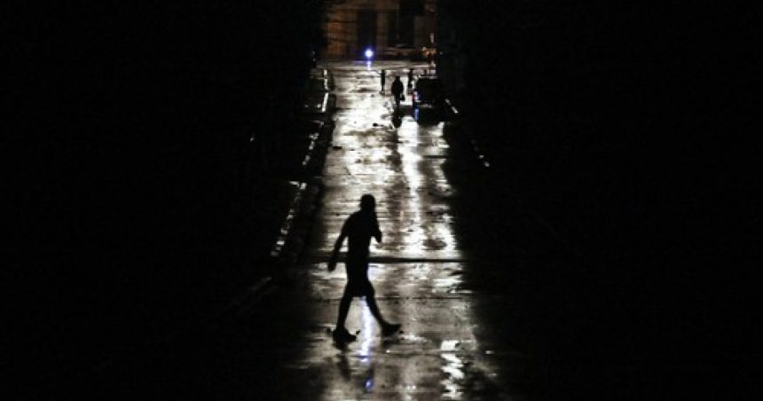 Cuba a rămas din nou fără electricitate, afectată sever de uraganul Rafael. „Intensitatea vântului este de 185 km/h” 1 galerie foto cuba a ramas din nou fara electricitate lovita puternic de uraganul rafael intensitatea vantului este de 185km h 672c681da36fc