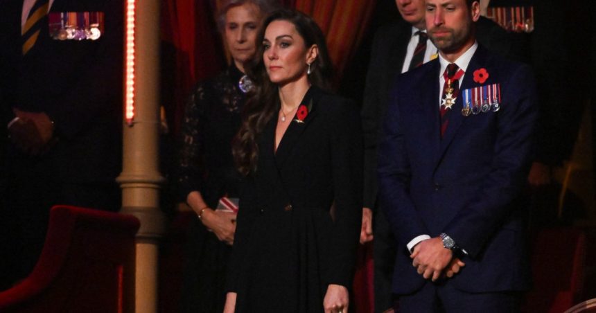 Kate Middleton, la un eveniment cu familia regală. Cea mai recentă apariție publică a prințesei, după tratamentul pentru cancer. 1 galerie foto kate middleton la un eveniment cu familia regala cea mai recenta aparitie publica a printesei dupa tratamentul pentru cancer 6730a4f6171c3