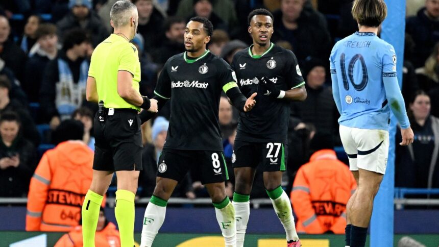 galerie foto wesley sneijder reactie dura dupa penalty ul dictat de radu petrescu in manchester city feyenoord foarte prostesc 67463f5619304