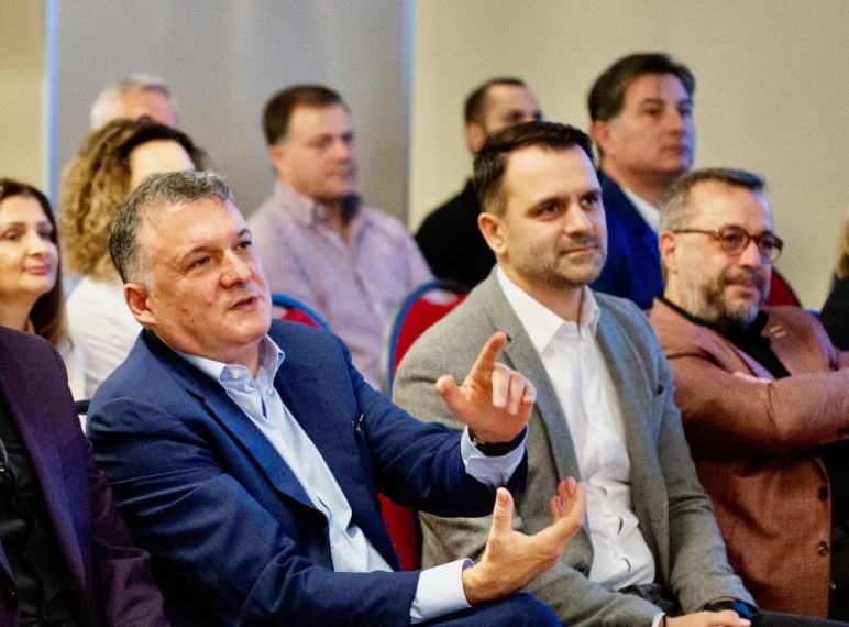Huțucă și Crușoveanu (PNL) au votat „cu noaptea-n cap” la alegerile prezidențiale: „Am optat pentru prosperitate, echilibru și siguranță pentru România” 1 hutuca si crusoveanu pnl au votat cu noaptea n cap la prezidentiale am ales prosperitate echilibru si siguranta pentru romania 67433e0060a08
