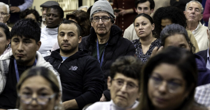 Imigranții fără acte din SUA își pun speranțe că doar infractorii vor fi expulzați. Ce a promis noul „șef al frontierelor” desemnat de Trump. 1 imigrantii fara acte din sua spera ca doar infractorii vor fi deportati ce a promis noul tar al frontierelor ales de trump 6739ea46f2804