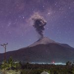 indonezia sub alerta de gradul iv cel putin 10 morti si sate ingropate in cenusa dupa eruptia vulcanului laki laki 67289dd7ecb6d