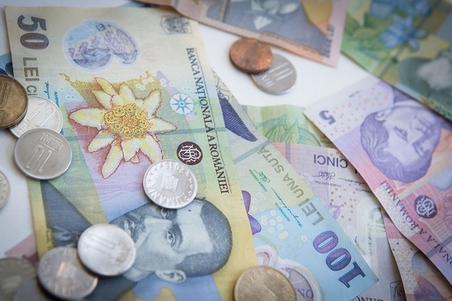 INS: Venitul brut obținut de angajații cu contract de muncă cu program complet pentru luna octombrie 2023 a fost de 7.341 lei, iar femeile au avut, în medie, câștiguri cu 536 lei mai mici decât bărbații. 1 ins venitul brut realizat de salariatii care au lucrat cu contract de munca cu program complet de lucru si au fost platiti pentru intreaga luna octombrie 2023 a fost 7 341 lei in medie femeile au i 67498240587e3
