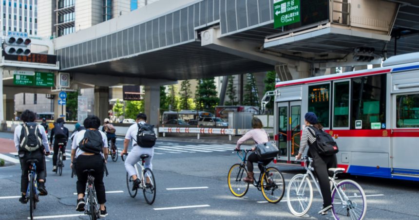 Japonia a implementat o nouă legislație pentru bicicliști. Ce infracțiuni pot conduce la închisoare 1 japonia a introdus o noua lege pentru biciclisti pentru ce fapte pot ajunge la inchisoare 67249dc01604a