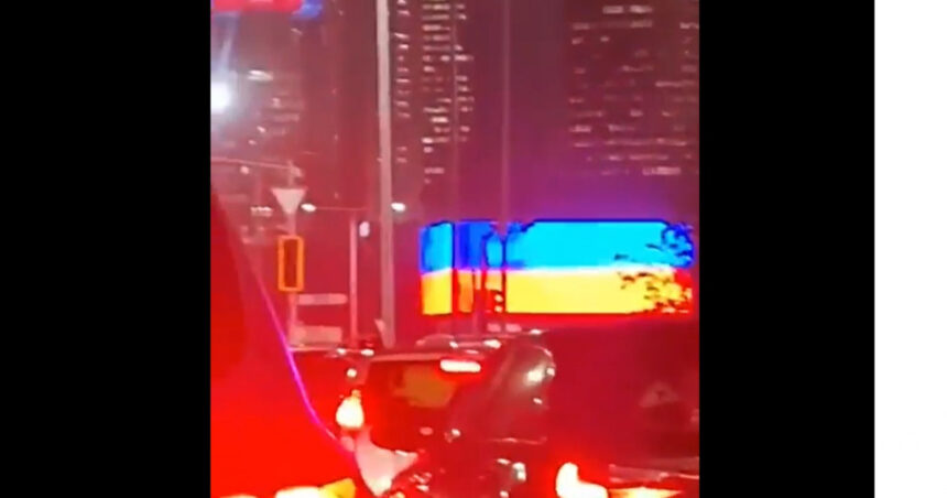Kazahii l-au trolat pe Putin în timpul vizitei oficiale în Astana, afișând un drapel ucrainean pe un ecran imens. 1 kazahii l au trolat pe putin in timpul vizitei oficiale in astana un drapel ucrainean a fost afisat pe un ecran imens 674843ed56984