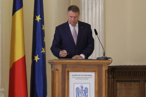 klaus iohannis a oferit sute de decoratii si medalii si a ridicat in grad peste 100 de generali sri sie spp sts si mapn 674a9d4520881