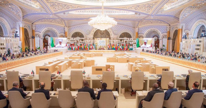 Liderii țărilor arabe și musulmane consideră că pacea în regiune este imposibilă dacă Israelul nu se retrage din teritoriile ocupate din 1967. 1 lideri ai tarilor arabe si musulmane exclud pacea in regiune daca israelul nu se retrage din teritoriile ocupate din 1967 673316bed3d62