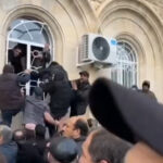liderul pro rus al regiunii separatiste georgiene abhazia a demisionat reactia moscovei dupa ce protestatarii au ocupat parlamentul 673c8633ec12c