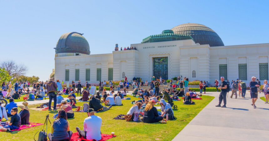 los angeles va deveni un oras sanctuar pentru imigranti urmeaza boston si new york tarul frontierelor dati va naibii la o parte 673cec412e71d