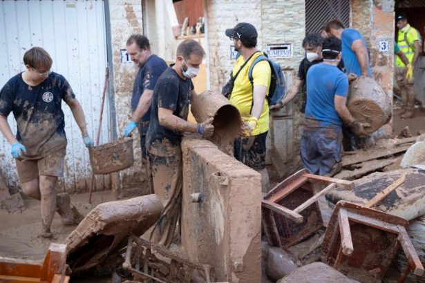 mae avertisment de calatorie pentru romani cod rosu de ploi intense si vant puternic pentru andaluzia provincia almeria 6727928bcd193